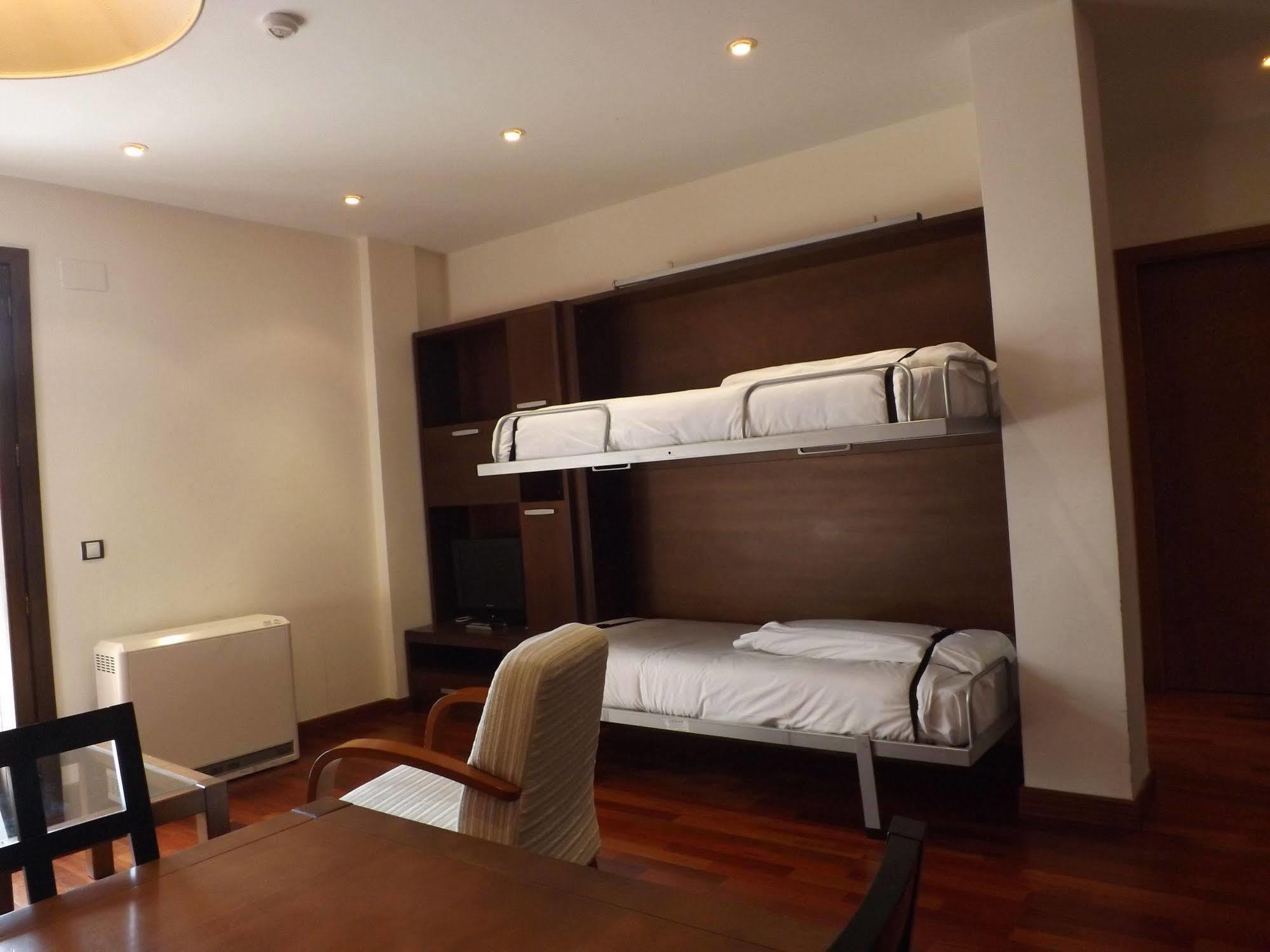 Roca Nevada Suites Villanua Exterior photo
